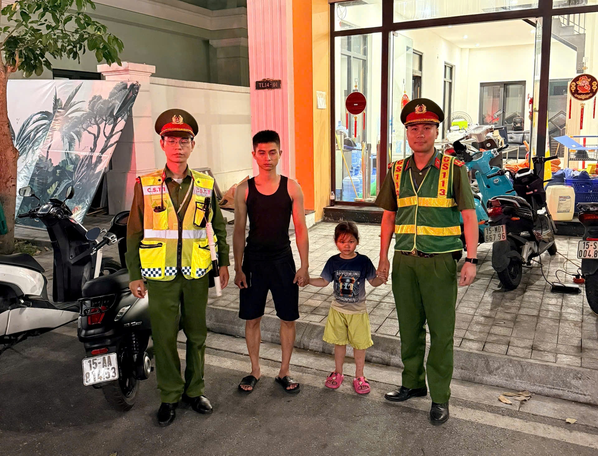 Công an phường Thuỷ Nguyên: Kịp thời tìm gia đình cho cháu bé 5 tuổi bị lạc tại khu vực đảo Vũ Yên